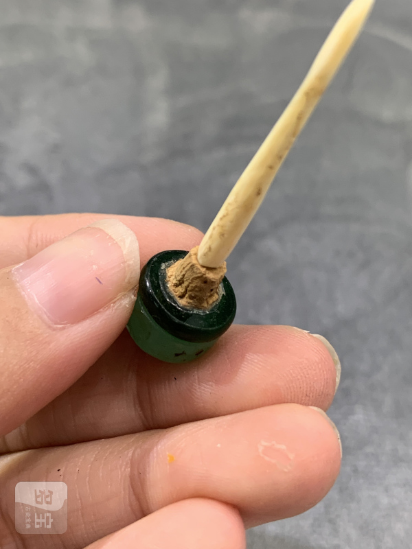 清康熙豇豆红釉鼻烟壶 - 图11